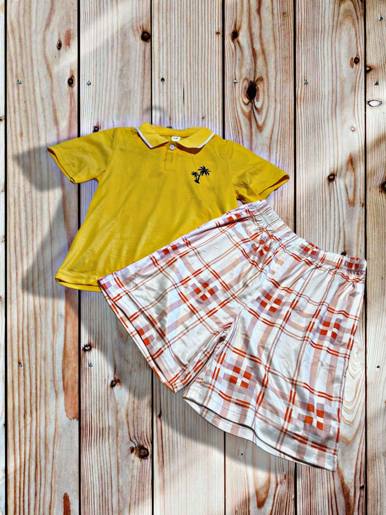 Not specified Set 7-8 Boys Yellow and multicolored (orange, beige, and white)